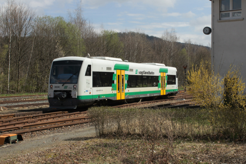 Im Rahmen einer Personalschulungsfahrt kam am 29. April 2021 der Triebwagen 650 156 der Länderbahn ins Eisenbahnmuseum Schwarzenberg. Foto: Axel Schlenkrich